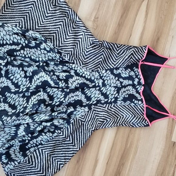 Elizabeth and James Dress - Picture 4 of 6